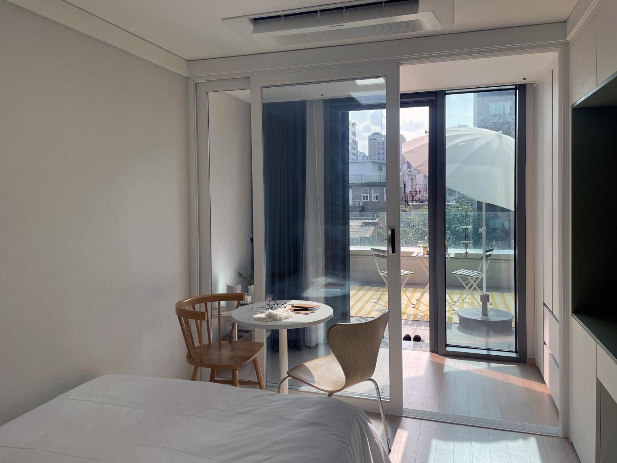 Urbanstay Myeongdong Сеул Экстерьер фото