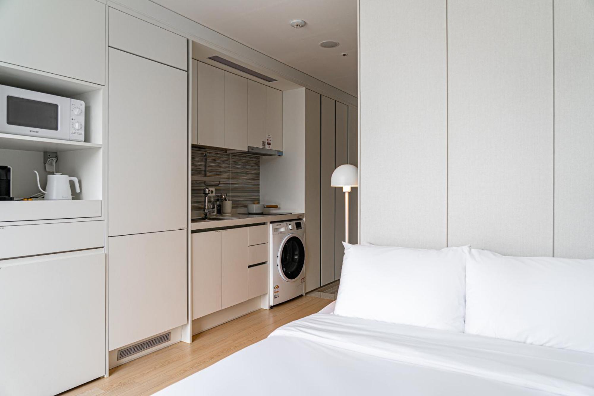 Urbanstay Myeongdong Сеул Экстерьер фото